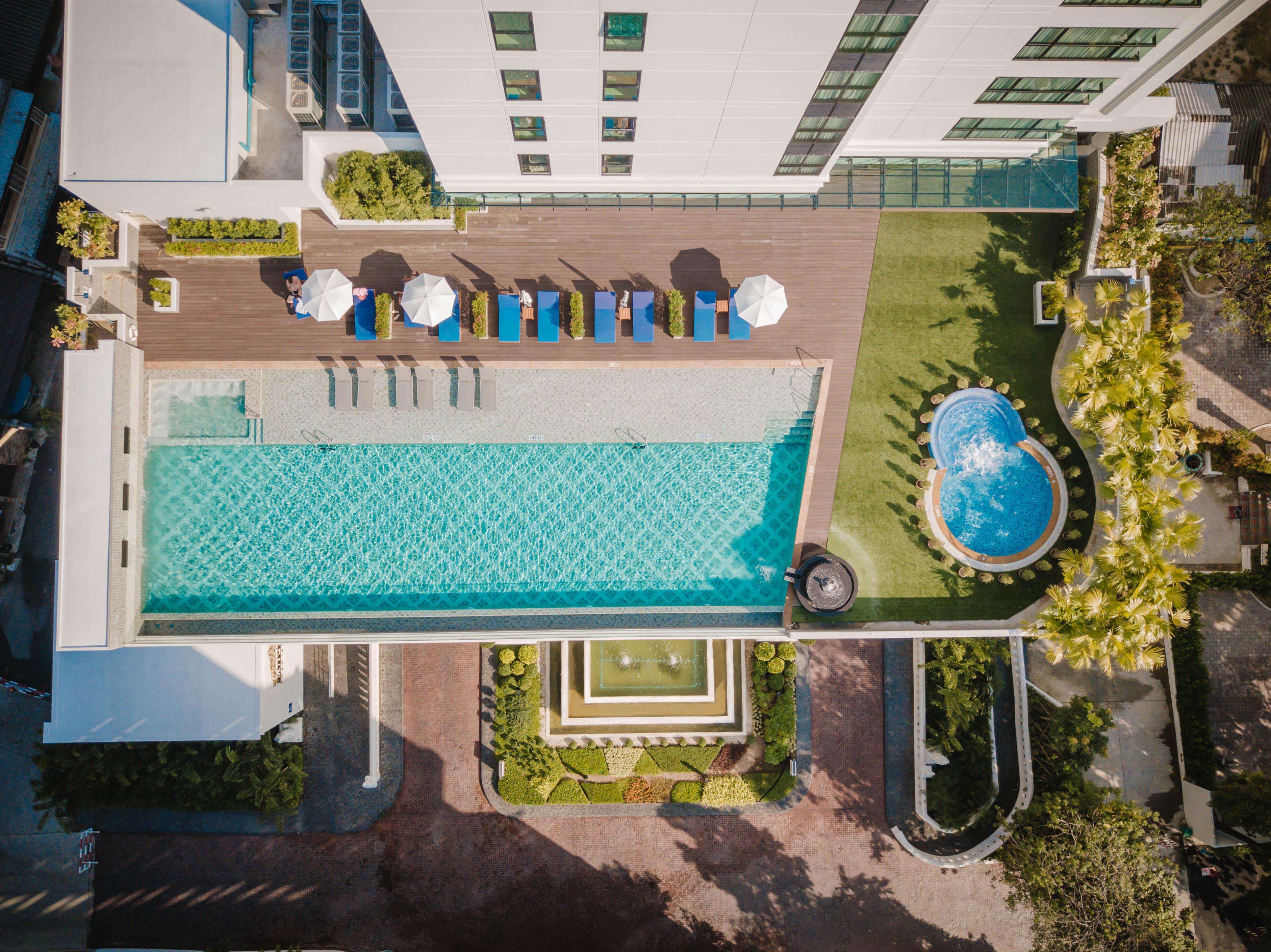 The Empress Premier Chiang Mai - Sha Extra Plus Екстер'єр фото Aerial view of the pool at the hotel