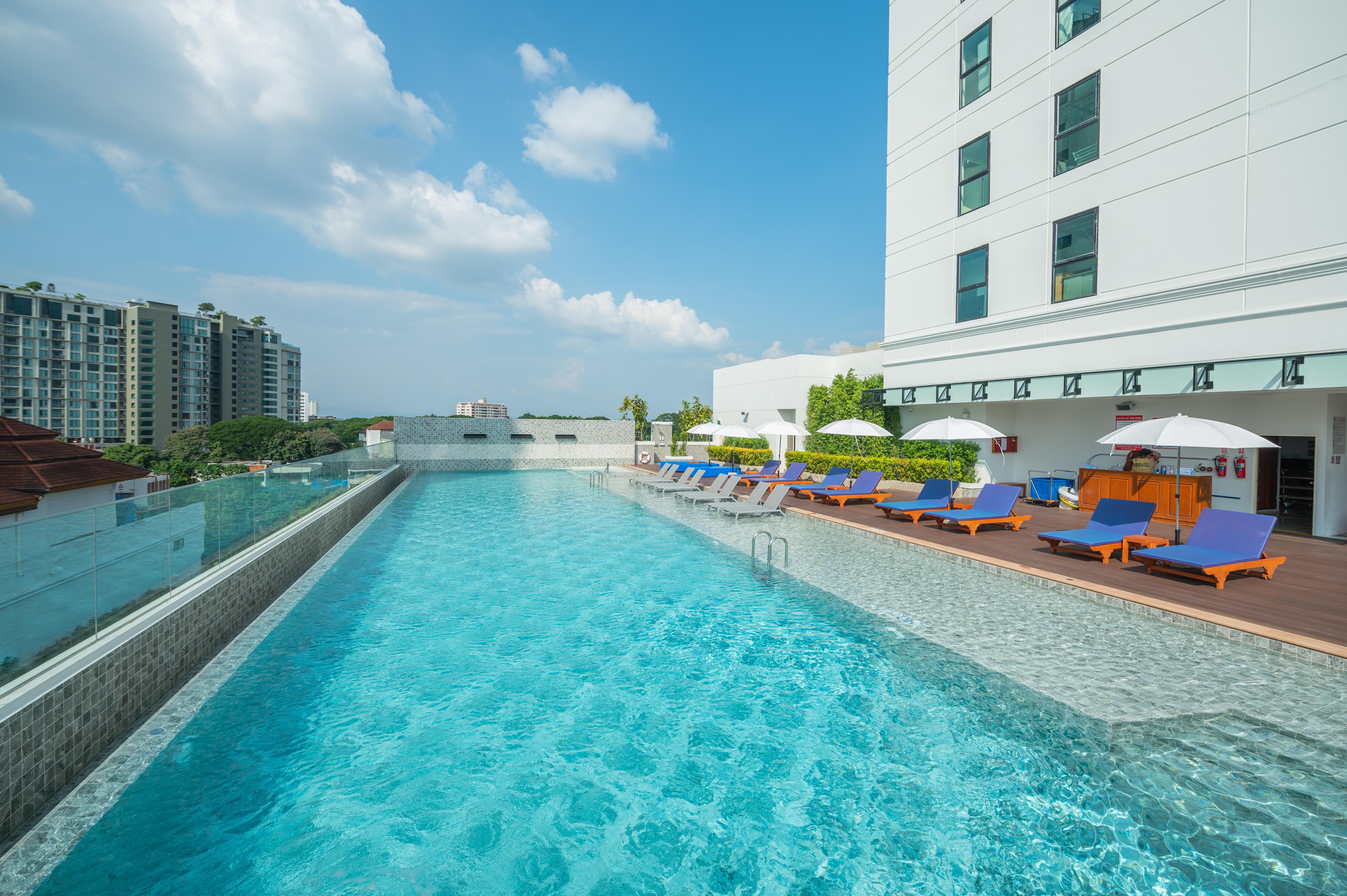 The Empress Premier Chiang Mai - Sha Extra Plus Екстер'єр фото The swimming pool at the hotel