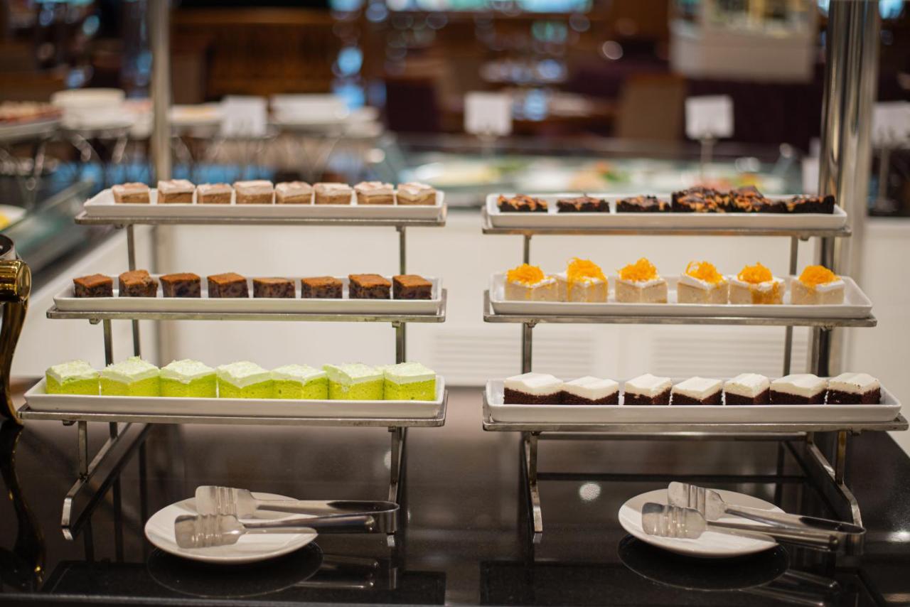The Empress Premier Chiang Mai - Sha Extra Plus Екстер'єр фото A dessert buffet