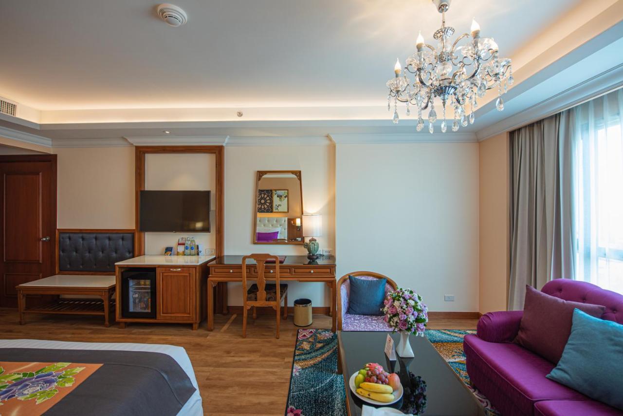 The Empress Premier Chiang Mai - Sha Extra Plus Екстер'єр фото A suite at the hotel